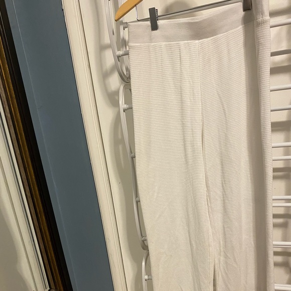 The group by babaton white loung pants. Waffle - Picture 1 of 5